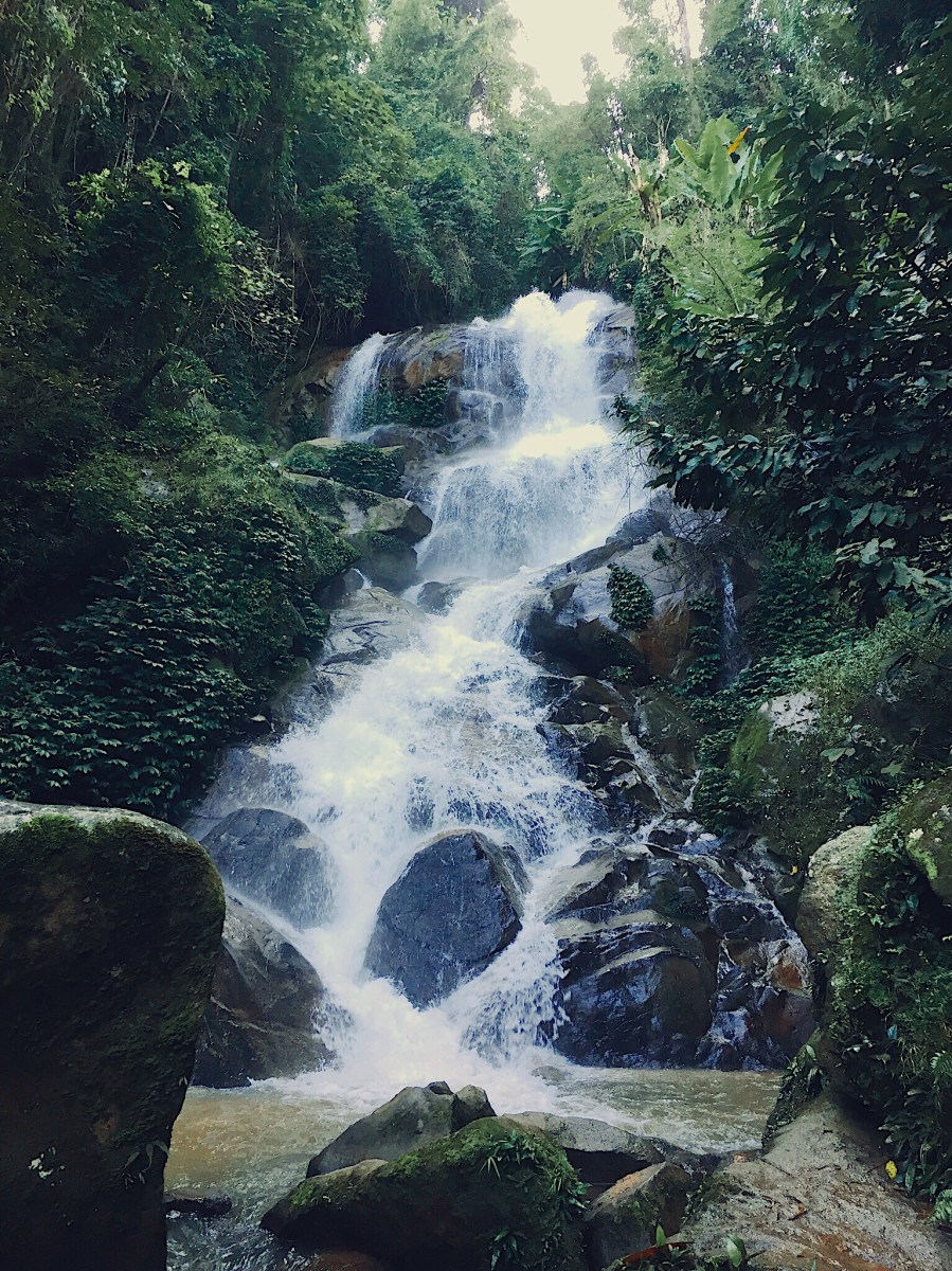 Cascade de Uykeaw dans la jungle