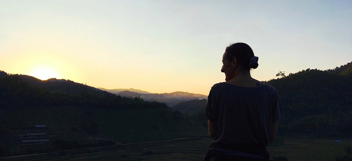 Coucher de soleil dans les montagnes du nord de la Thaïlande- Province de Chiang Rai